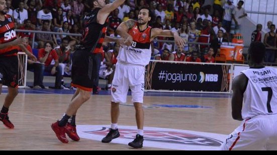 Imagem Com ginásio lotado, Vitória não resiste e perde para o Flamengo no NBB