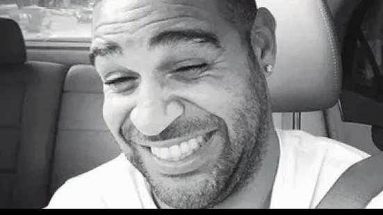 Imagem Com direito de dirigir suspenso, Adriano é flagrado em mais uma blitz no Rio