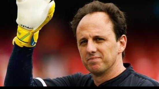 Imagem Lesionado, Rogério Ceni se despede do futebol sem jogar