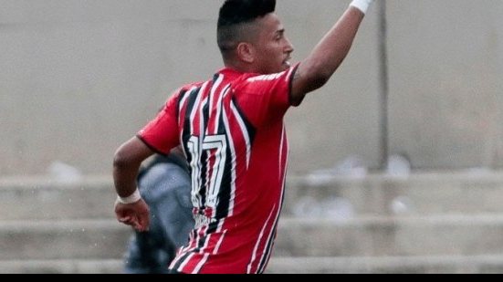 Imagem Ex-atacante do Vitória marca golaço e coloca São Paulo na Libertadores