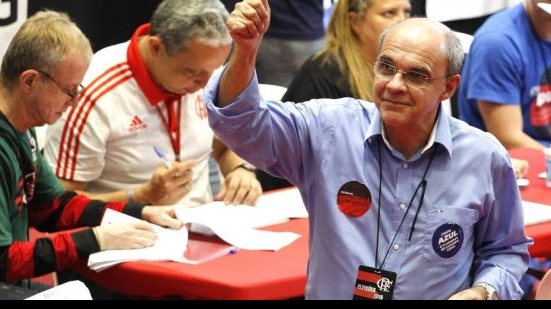 Imagem Presidente é reeleito no Flamengo e confirma Muricy como treinador