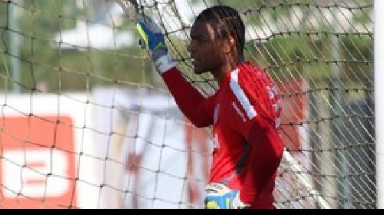 Imagem Aos 42 anos, goleiro revelado no Vitória deixa o Internacional