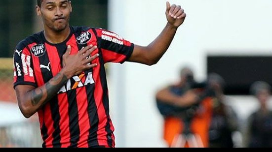 Imagem Atacante tem propostas de clubes estrangeiros e pode deixar o Vitória
