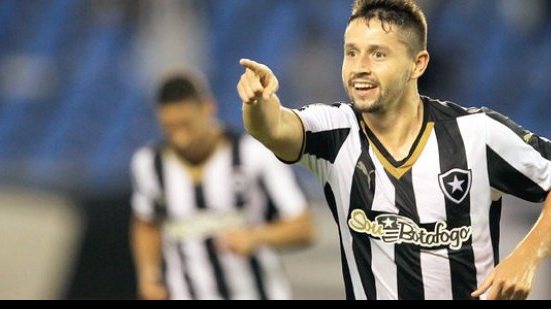 Imagem Meia especulado no Vitória se despede do Botafogo: agradeço todo carinho 