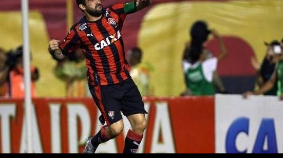 Imagem Negociação entre Escudero e Vitória evolui e jogador deve renovar