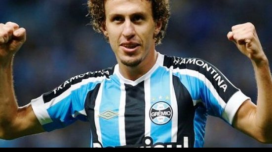 Imagem Grêmio oferece defensor ao Santos para continuar com ex-lateral do Bahia