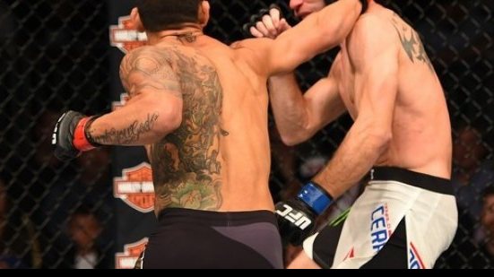 Imagem UFC: Rafael dos Anjos mantém cinturão dos leves e Cigano é nocauteado
