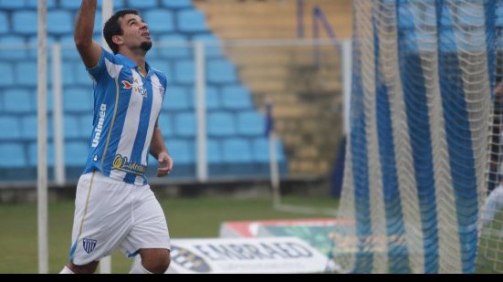Imagem Atlético-PR anuncia contratação de ex-Vitória para substituir Walter