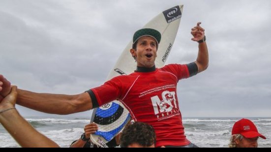Imagem Campeão brasileiro, baiano Bino Lopes avalia surfe nacional e projeta 2016