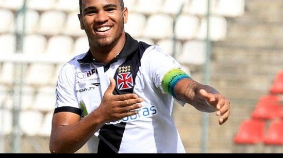 Imagem Especulado no Vitória, Jhon Cley pode acertar com o Bahia; vice-presidente nega