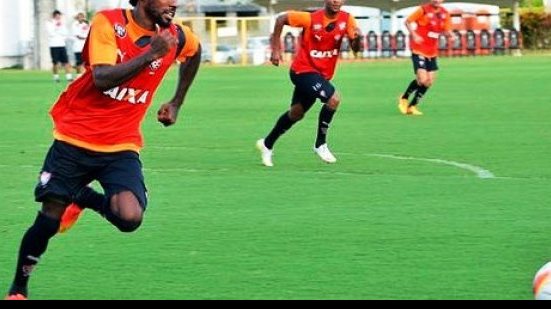 Imagem Mesmo sem assinar contrato, Rhayner decreta ida para Ponte Preta: “apalavrado”  