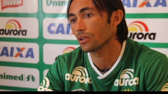 Imagem Ex-jogador da dupla BAVI, Apodi renova contrato com a Chapecoense