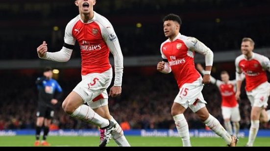 Imagem Com gol de ex-Vitória, Arsenal vence e vira líder do Campeonato Inglês
