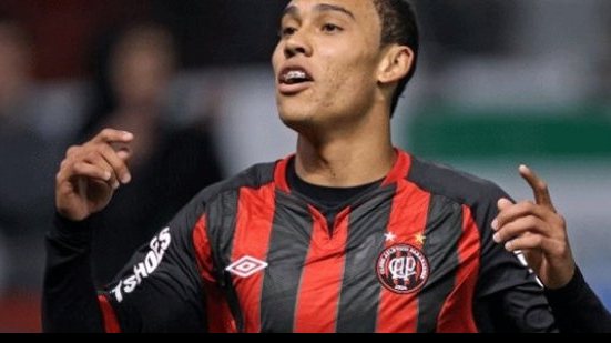 Imagem Empresário confirma acerto de atacante do Atlético-PR com o Bahia 