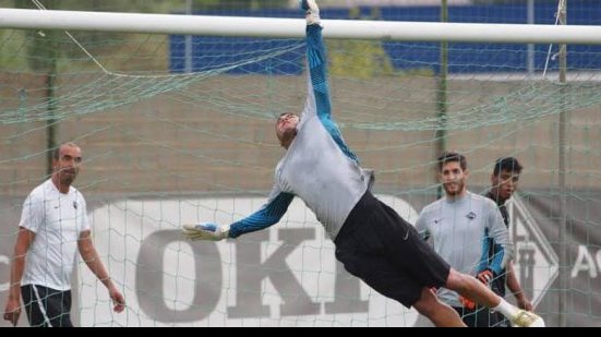 Imagem Ex-goleiro do Vitória espera Académica mais forte no português