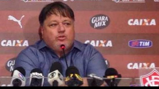 Imagem Anderson Barros tranqüiliza torcida do Vitória: a gente sabe o que está fazendo