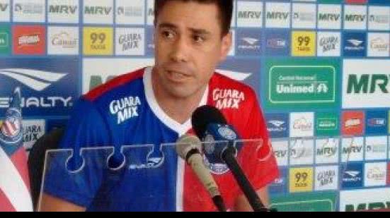Imagem Novo preparador de goleiros do Bahia elogia Lomba, Jean e Douglas