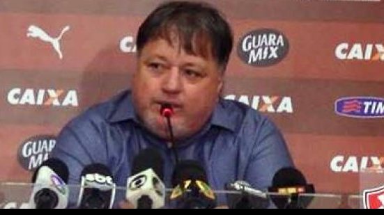 Imagem Após perder Kanu, Anderson Barros avisa que Vitória busca zagueiro experiente