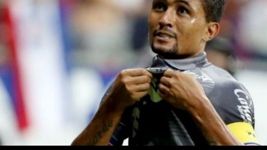 Imagem Bahia desiste oficialmente de manter Kieza no Fazendão