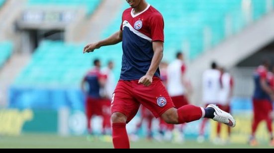 Imagem Bahia tenta renovação de contrato de lateral revelado na base