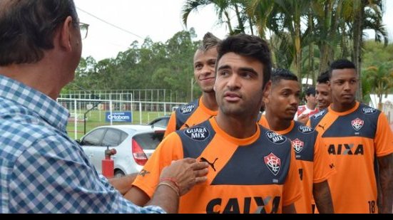 Imagem  Empresário confirma interesse da Chapecoense em meia do Vitória