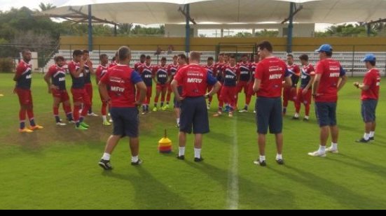Imagem Em Praia do Forte, Bahia faz trabalho tático e Doriva muda equipe
