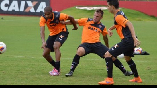 Imagem Com Leandro Domingues, Mancini comanda treinos técnico e tático no Barradão
