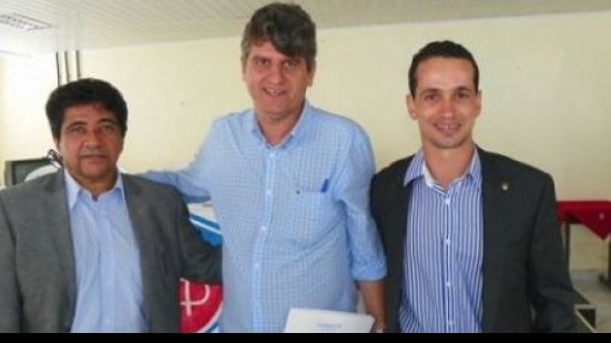 Imagem Presidente do Galícia volta a criticar a FBF; Ednaldo Rodrigues responde