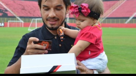 Imagem Vitória presenteia filha de Tiago Real com brindes e carteira de sócia