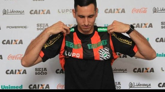 Imagem Ex-Vitória é apresentado no Figueirense