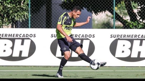 Imagem Lateral ex-Vitória assina contrato com o Atlético-MG