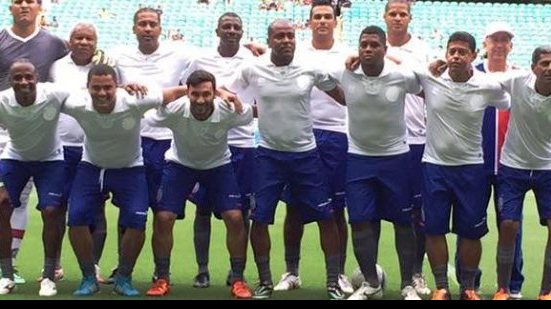 Imagem Antes de amistoso, Bahia empata com Ypiranga e lança nova camisa