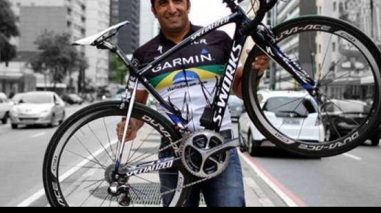 Imagem Ciclista, medalhista brasileiro, morre atropelado em rodovia