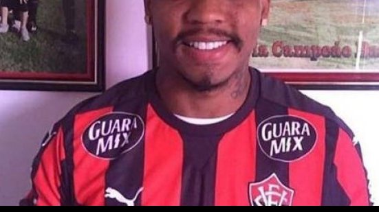Imagem Prestes a ser apresentado, Marinho assina contrato e veste camisa do Vitória