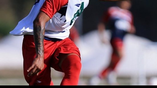 Imagem Ávine diz que vem trabalhando forte para ter sequência de jogos