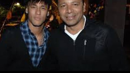 Imagem Neymar e seu pai foram condenados a pagar R$ 460 mil à Receita Federal