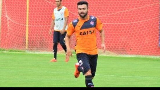 Imagem Arthur Maia assume a 10 do Vitória e diz que espera grande temporada