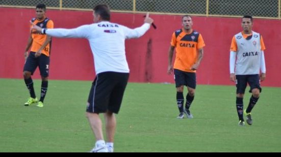 Imagem Mancini escala Marinho entre titulares e Vitória encerra preparação