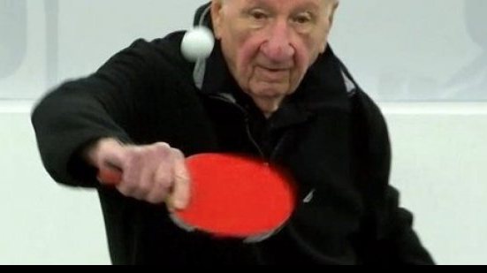Imagem Mesa-tenista de 93 anos tentará vaga nas Olimpíadas do Rio