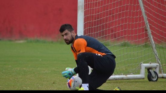 Imagem Fernando Miguel mira evolução do Vitória e revela foco no Baianão