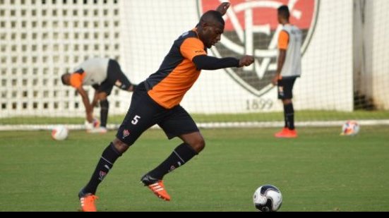 Imagem Ainda sem Artur Maia, Vitória segue treinamento