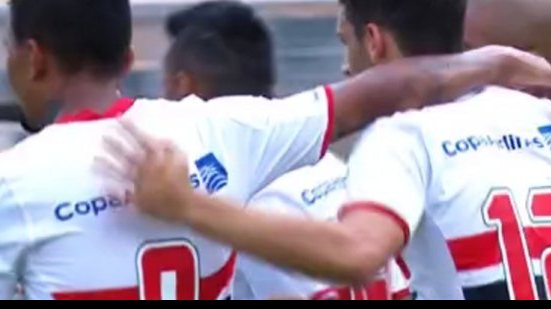 Imagem Kieza passa em branco na estreia mas São Paulo goleia pelo Paulistão