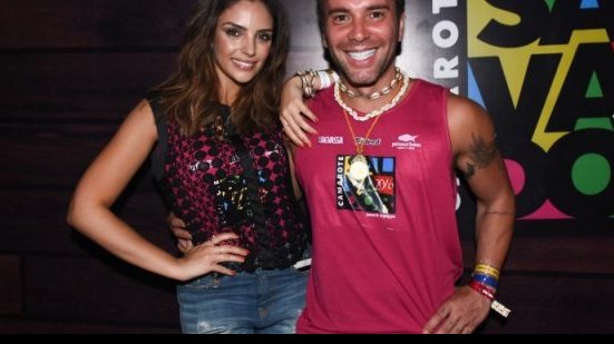 Imagem Ex-mulher de Kaká curte Carnaval em Salvador