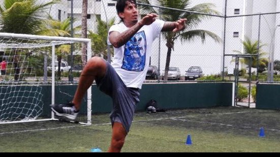 Imagem Treinando em Salvador, Victor Ramos avisa que definirá futuro nos próximos dias