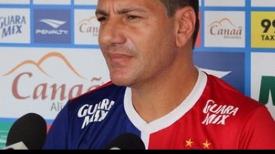 Imagem Doriva elogia jovem zagueiro após vitória contra Santa Cruz: “fez um partidaço”