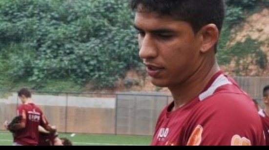Imagem Líder do Baianão, Galícia contrata volante que se destacou no futebol mineiro