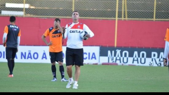 Imagem Vitória treina e Marinho vira dúvida para duelo com o Jacobina