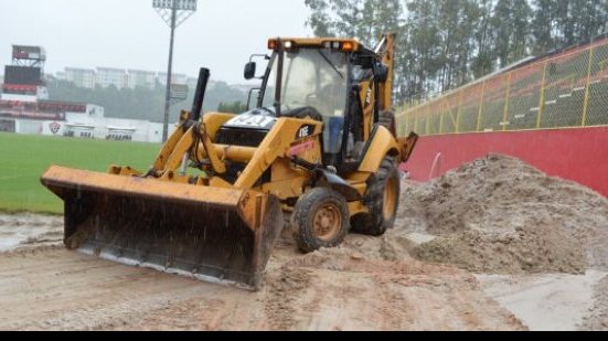 Imagem Vitória inicia instalação de grama sintética ao redor do campo