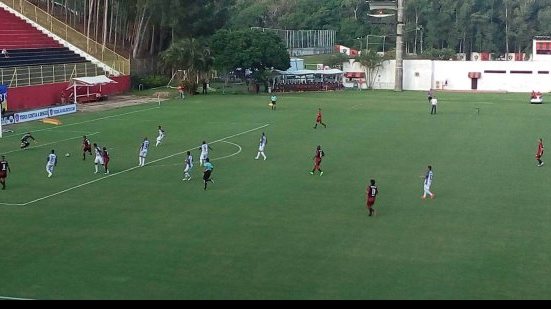 Imagem Sob muita chuva, Vitória vence o Jacobina no Barradão