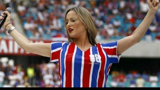 Imagem Amiga de Kaká e tricolor, Claudia Leitte vai para amistoso do Bahia nos EUA